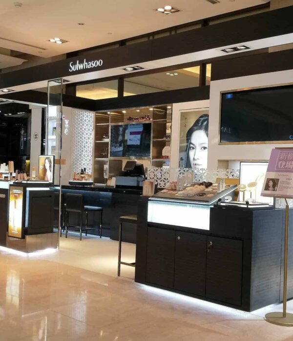 36568119_260233537861851_5943862127776235520_n